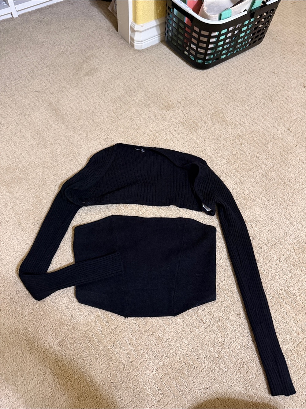 Black Ribbed Long-Sleeve Cropped Top fashion nova